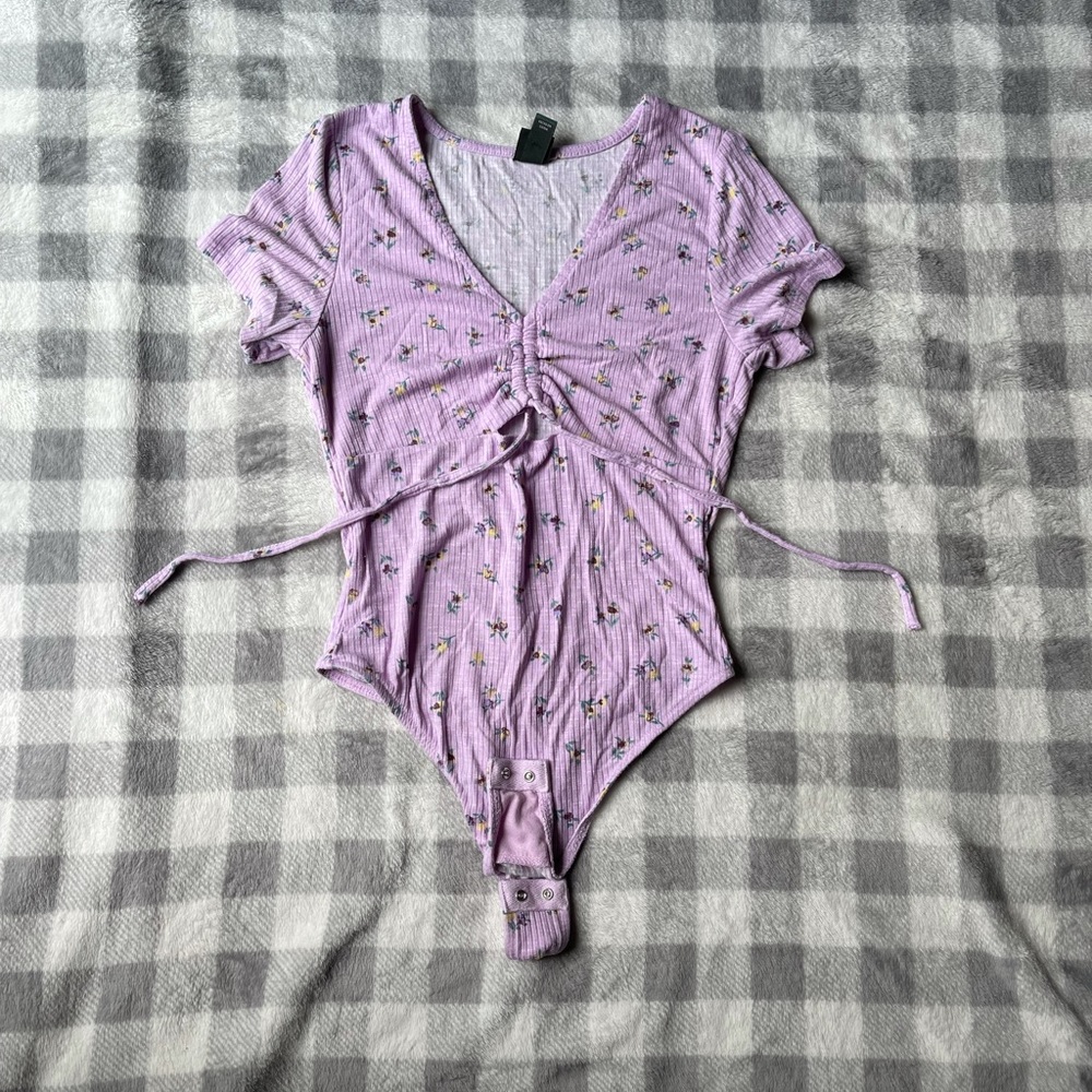Like New Junior’s Floral Bodysuit